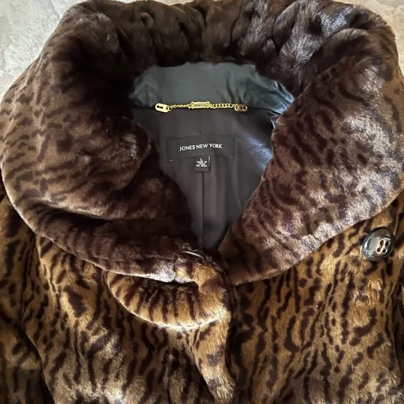 Faux fur animal print coat - Picture 6 of 12